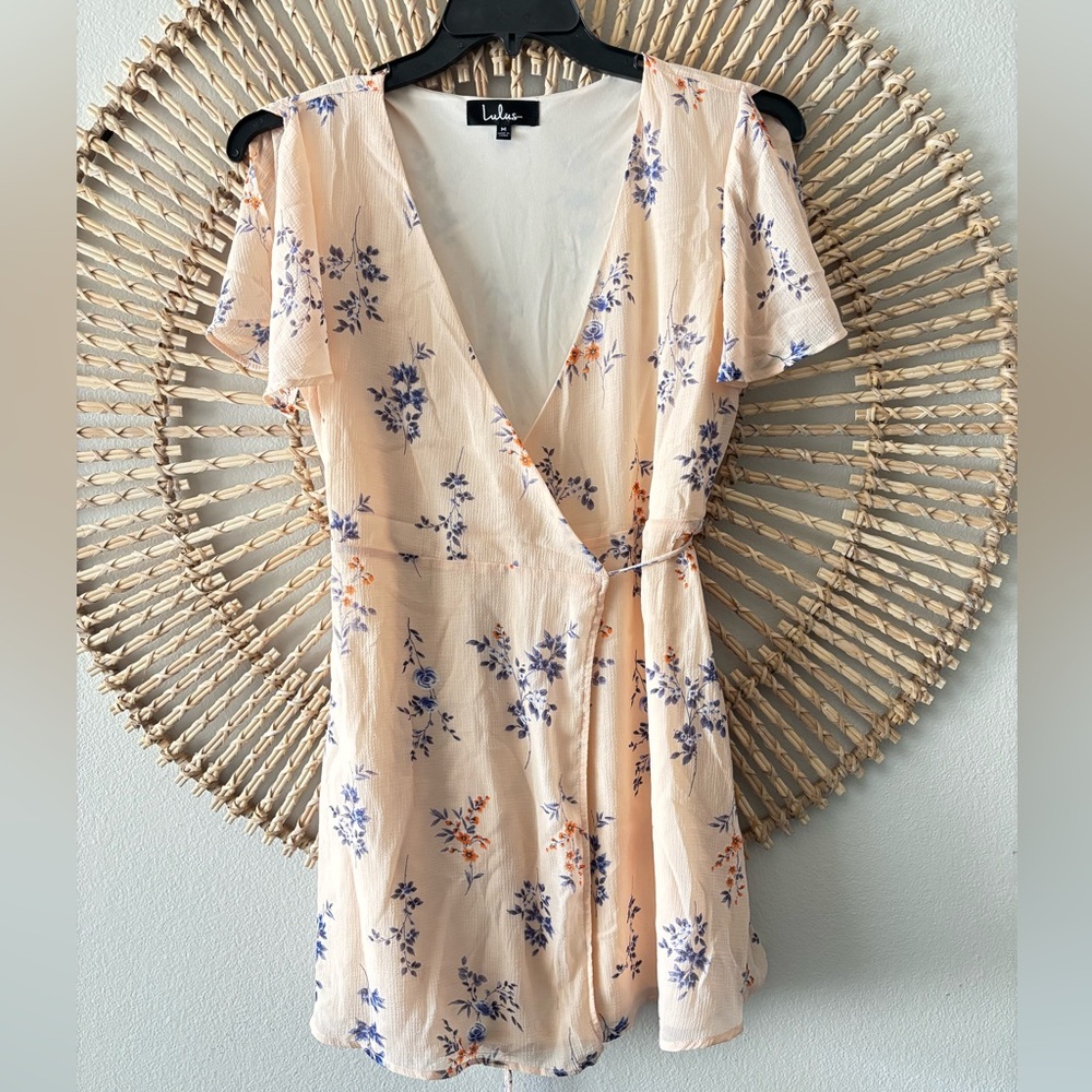 Lulu’s pink floral wrap dress M